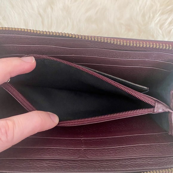 ROOTS Genuine Leather Zip Around Wallet - Picture 4 of 5